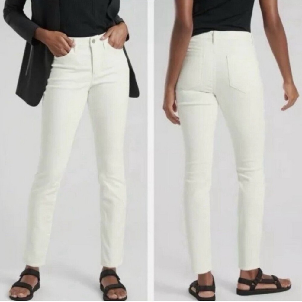 Athleta Sculptek Skinny Super Stretch Mid-Rise White Jean Pant. Size 8